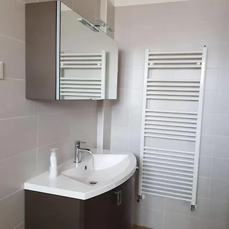 Casa Ellie - Con Giardino E Posto Auto Privati グラード