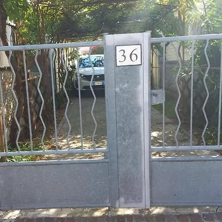 Casa Ellie - Con Giardino E Posto Auto Privati Grado